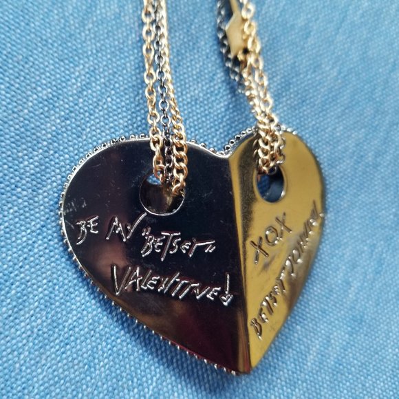 HTF Betsey Johnson HEARTS & ARROWS Pink / Red Pavé Heart Pendant Necklace - NWOT - Picture 2 of 8